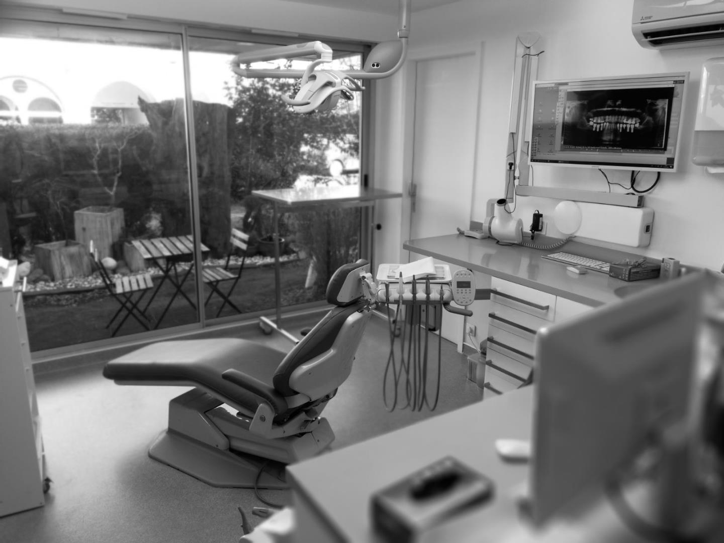 Salle de soins - cabinet dentaire à Bordeaux , barrière de Pessac